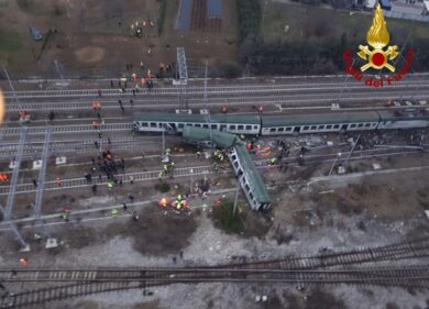 Treno deragliato a Pioltello, Rfi: “Accertamenti anche su carrozza”