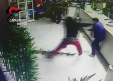 Sparatoria in bar dopo rapina nel Milanese, tre feriti e due arresti