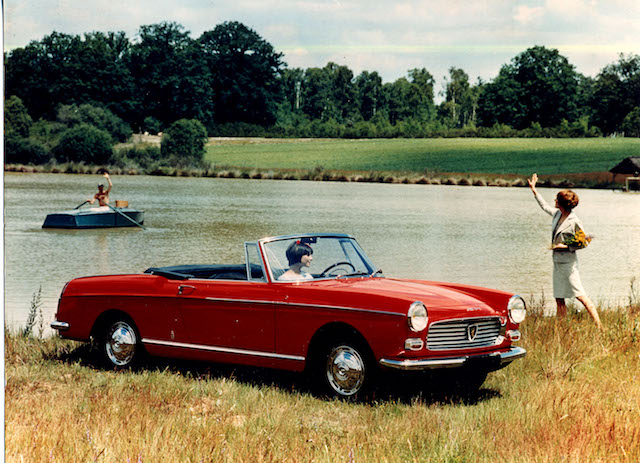 “Aventure Peugeot Citroën DS” a Rétromobile 2018 a Parigi “Aventure Peugeot Citroën DS” a Rétromobile 2018 a Parigi
