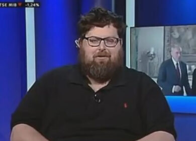 Gaffe SkyTG24, Adinolfi: “è troppo grosso, non riusciamo ad inquadrarlo”