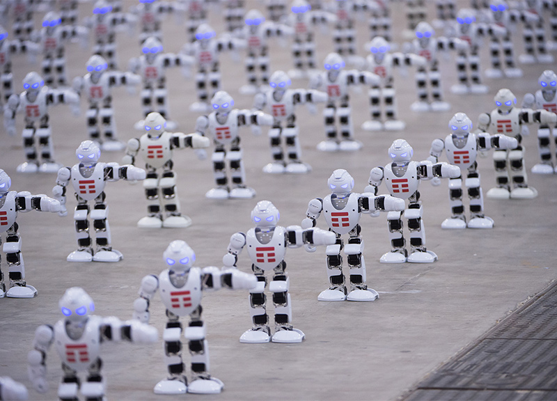 TIM: Guinness dei Primati per aver fatto ballare 1372 robot contemporaneamente TIM: Guinness dei Primati per aver fatto ballare 1372 robot contemporaneamente