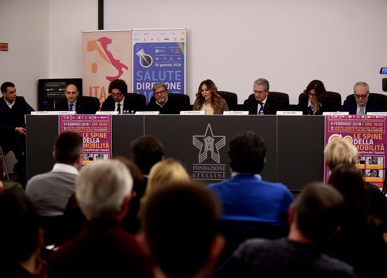 Politici-tassisti, scintille e proposte: primo free speech a Milano.Foto-video Politici-tassisti, scintille e proposte: primo free speech a Milano.Foto-video