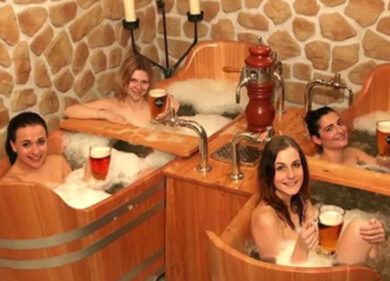 Ecco la spa dove ci si può rilassare immersi in vasche piene di birra