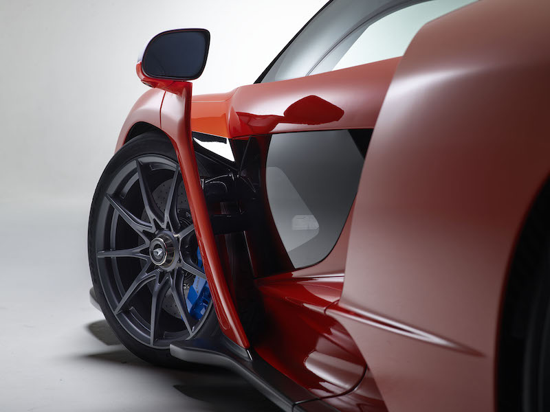 Pirelli: nuovi pneumatici per la Mc Laren Senna Pirelli: nuovi pneumatici per la Mc Laren Senna