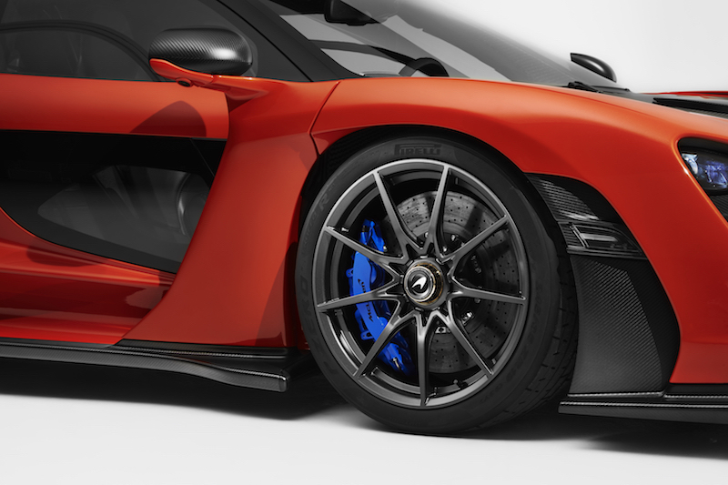 Pirelli: nuovi pneumatici per la Mc Laren Senna Pirelli: nuovi pneumatici per la Mc Laren Senna