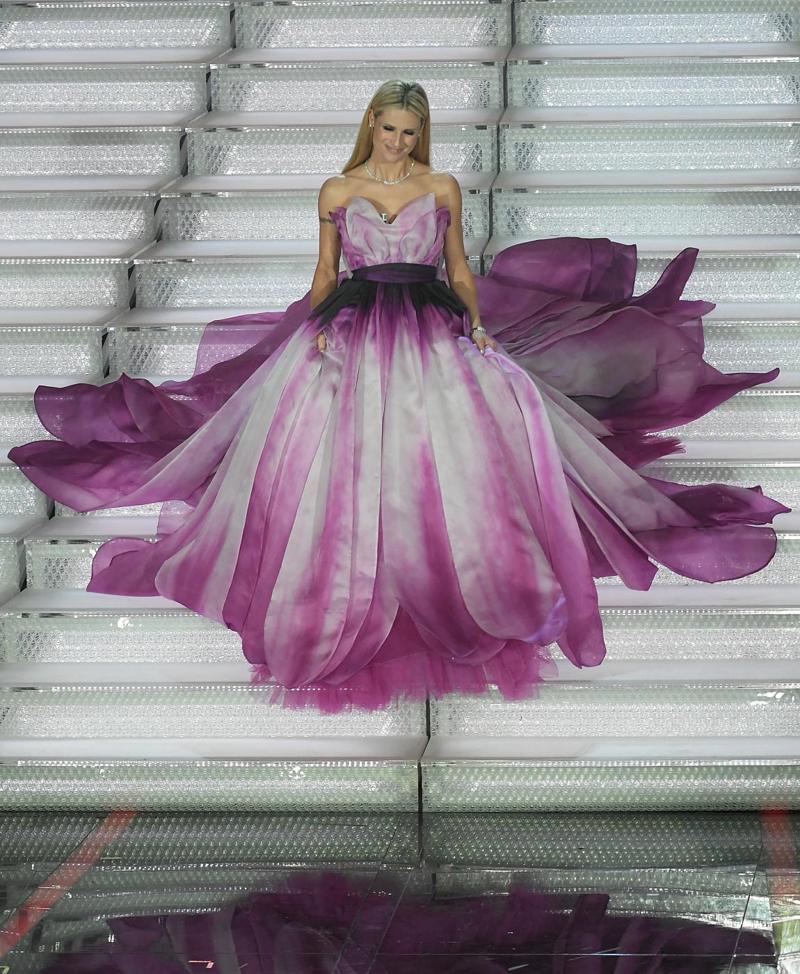 Sanremo 2018 look, Hunziker sirena da urlo. E tutte vogliono Favino nudo. FOTO Sanremo 2018 look, Hunziker sirena da urlo. E tutte vogliono Favino nudo. FOTO