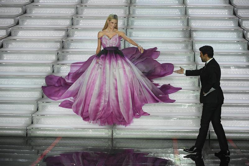 Sanremo 2018 look, Hunziker sirena da urlo. E tutte vogliono Favino nudo. FOTO Sanremo 2018 look, Hunziker sirena da urlo. E tutte vogliono Favino nudo. FOTO