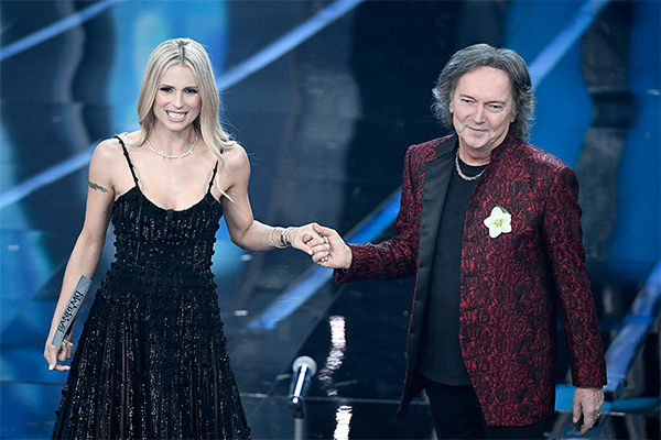 Sanremo 2018 look, Hunziker sirena da urlo. E tutte vogliono Favino nudo. FOTO Sanremo 2018 look, Hunziker sirena da urlo. E tutte vogliono Favino nudo. FOTO