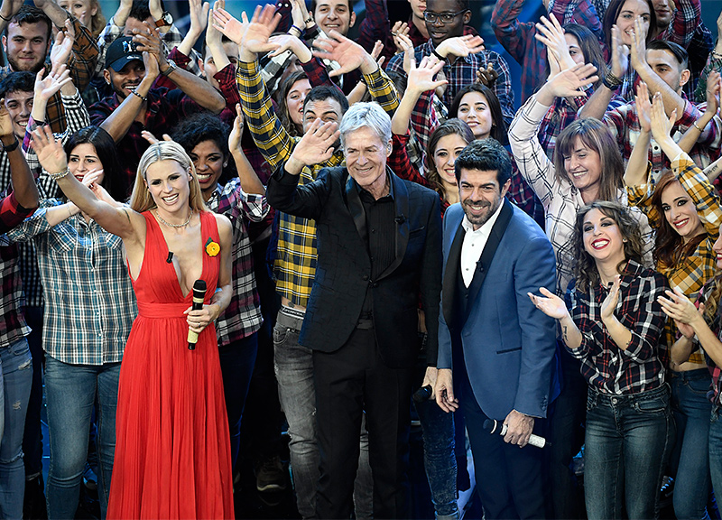 Sanremo 2018 look, Hunziker sirena da urlo. E tutte vogliono Favino nudo. FOTO Sanremo 2018 look, Hunziker sirena da urlo. E tutte vogliono Favino nudo. FOTO