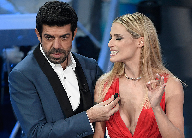 Sanremo 2018 look, Hunziker sirena da urlo. E tutte vogliono Favino nudo. FOTO Sanremo 2018 look, Hunziker sirena da urlo. E tutte vogliono Favino nudo. FOTO