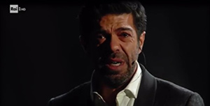 Favino commuove l’Ariston con il monologo sull’immigrazione “La notte”