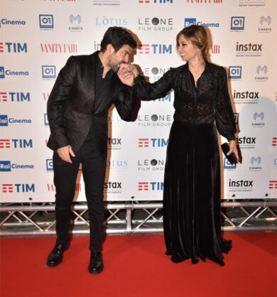 Muccino, nuovo film: “A casa tutti bene”. Carolina Crescentini scollatura hot