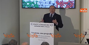 Berlusconi: “Se Di Maio premier invio cartolina da posto molto lontano”
