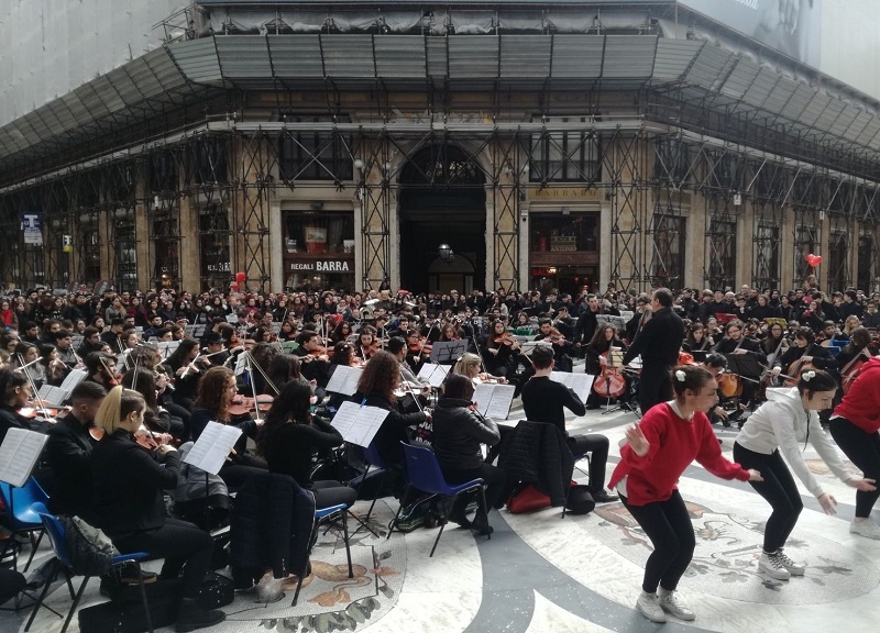 Generali Italia e Teatro San Carlo portano il musical in piazza col flash mob Generali Italia e Teatro San Carlo portano il musical in piazza col flash mob
