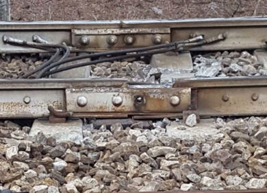 Treno deragliato a Pioltello, carenze nella manutenzione della rotaia