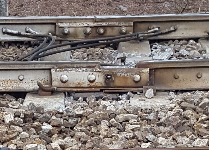Treno deragliato a Pioltello, carenze nella manutenzione della rotaia Treno deragliato a Pioltello, carenze nella manutenzione della rotaia