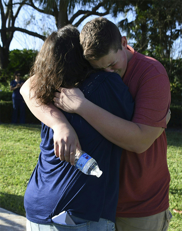 Florida, strage in una scuola: ex studente spara, 17 morti e decine di feriti