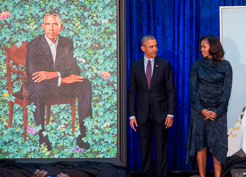 Obama, ecco i ritratti ufficiali. Michelle e l’abito simbolo. Foto Obama, ecco i ritratti ufficiali. Michelle e l’abito simbolo. Foto