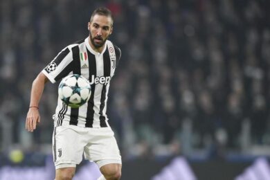 Serie A, Napoli ok, resta in testa: Juventus-Torino 1-0 ma si fa male Higuain
