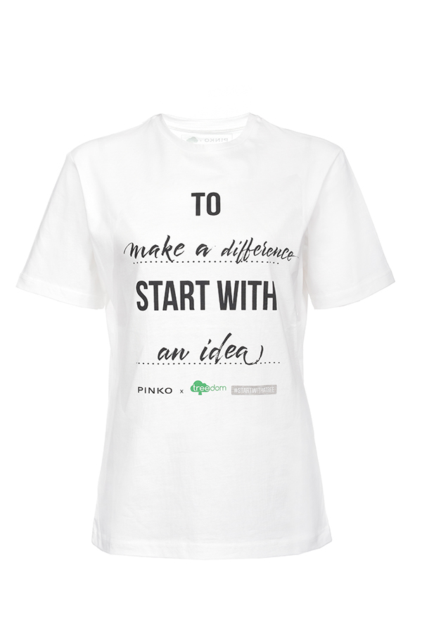 Pinko accende i riflettori sulla sostenibilità. #StartWithATree Pinko accende i riflettori sulla sostenibilità. #StartWithATree