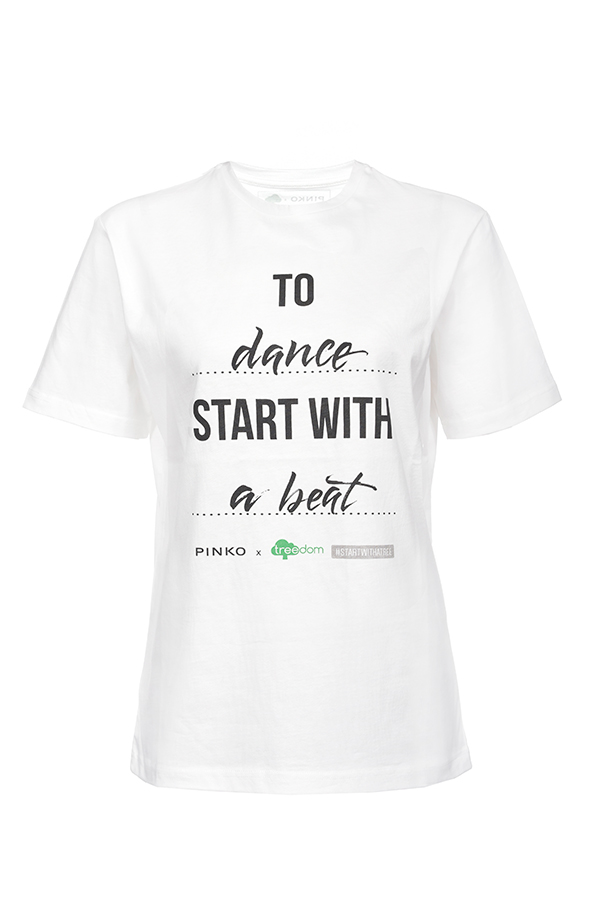 Pinko accende i riflettori sulla sostenibilità. #StartWithATree Pinko accende i riflettori sulla sostenibilità. #StartWithATree