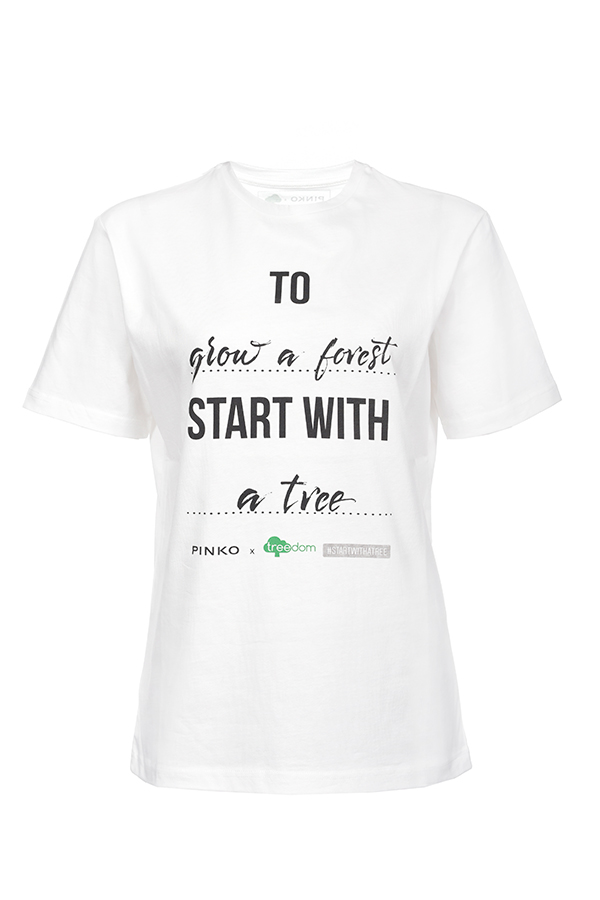 Pinko accende i riflettori sulla sostenibilità. #StartWithATree Pinko accende i riflettori sulla sostenibilità. #StartWithATree