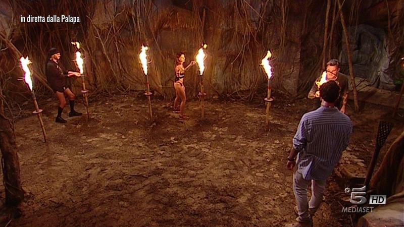 Isola dei Famosi 2018, Aida Nizar nuova sexy naufraga. Monte decisione. ISOLA 2018 NEWS