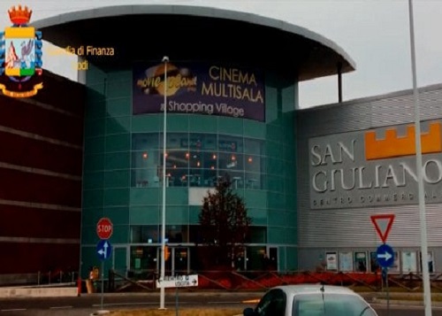 Corruzione, sequestrato centro commerciale a San Giuliano Milanese Corruzione, sequestrato centro commerciale a San Giuliano Milanese
