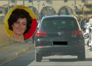 Agnese Renzi, super-pass per lʼauto. Matteo Renzi: “Fake news in malafede”