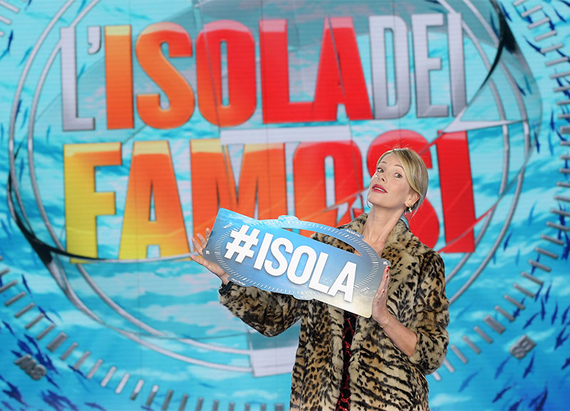 Isola dei Famosi 2018 choc. Mutandine in vista e ‘canna-gate’. Isola 2018 news Isola dei Famosi 2018 choc. Mutandine in vista e ‘canna-gate’. Isola 2018 news