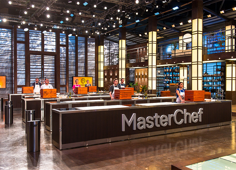 Masterchef 7, Klugman per la prima volta ai fornelli. Video Masterchef 7, Klugman per la prima volta ai fornelli. Video