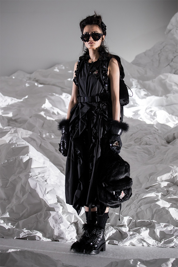 Moncler rivoluziona il concetto di sfilata. Con “Genius” il futuro inizia ora Moncler rivoluziona il concetto di sfilata. Con “Genius” il futuro inizia ora