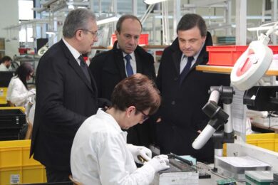 Calenda esalta gli imprenditori a Varese.Librandi: risolvere crisi ServiceDent