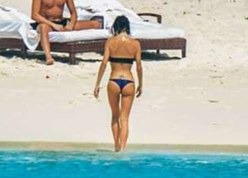 Isola dei famosi 2018: Alessia Marcuzzi incinta? Abito “traditore”. FOTO Isola dei famosi 2018: Alessia Marcuzzi incinta? Abito “traditore”. FOTO