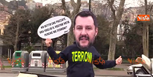 Un finto Salvini gira per le strade di Napoli a chiedere voti ai ‘terroni’