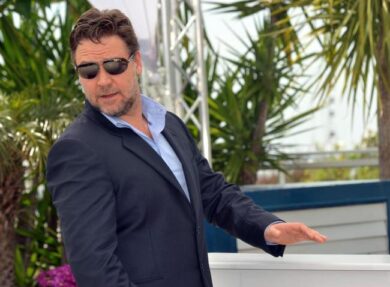 Russel Crowe, asta per il divorzio. Vende anche lʼarmatura de “Il Gladiatore”