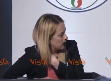 Meloni: Renzi 150 mld di debito per mandare i giovani a vedere la Pausini