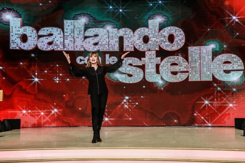 Ballando con le stelle 2018, robot conduttore. Ballando con le stelle news Ballando con le stelle 2018, robot conduttore. Ballando con le stelle news