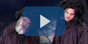 Cattelan e Carlo Lucarelli cantano “Carletto il principe dei mostri”. VIDEO