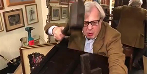 Sgarbi: “Ecco il kit contro quei vampiri dei 5 Stelle”