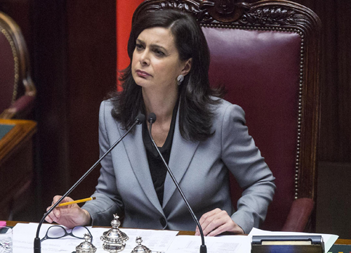 Elezioni 2018, Laura Boldrini umiliata a Milano: “Bella Ciao!” Elezioni 2018, Laura Boldrini umiliata a Milano: “Bella Ciao!”