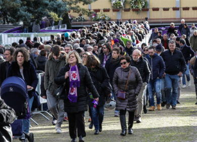 Astori funerali: Firenze lutto e lacrime. Renzi e Diego Della Valle presenti