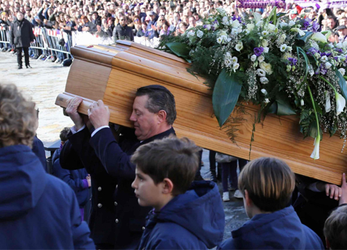 Astori funerali, Renzi: “Oggi Firenze ha dimostrato quanto sa amare” Astori funerali, Renzi: “Oggi Firenze ha dimostrato quanto sa amare”