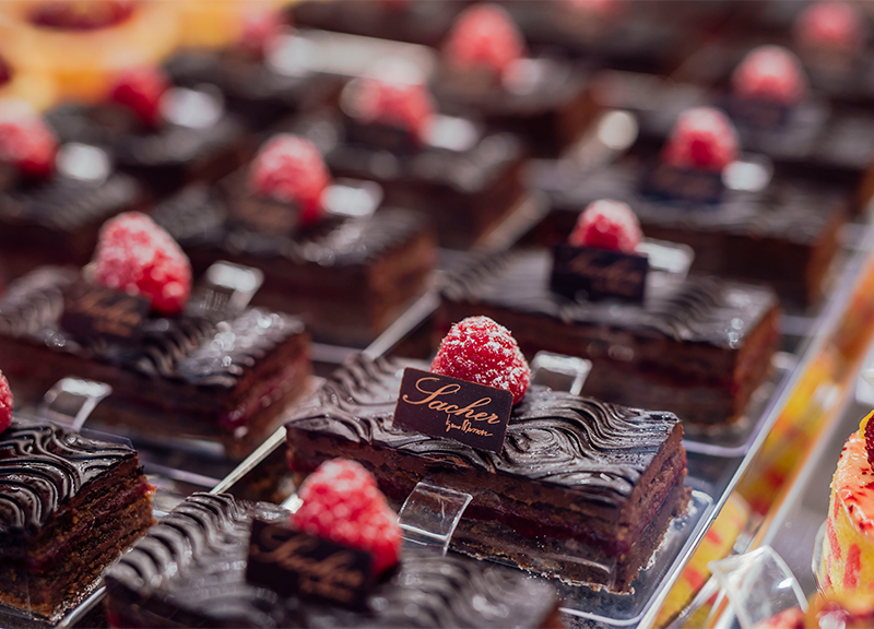 Iginio Massari ha inaugurato la pasticceria a Milano, le foto dell’evento Iginio Massari ha inaugurato la pasticceria a Milano, le foto dell’evento