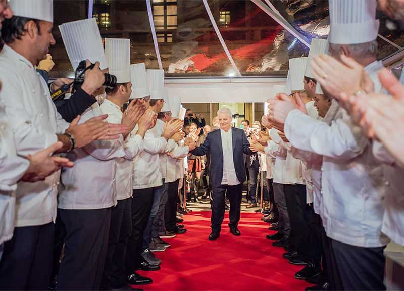 Iginio Massari ha inaugurato la pasticceria a Milano, le foto dell’evento Iginio Massari ha inaugurato la pasticceria a Milano, le foto dell’evento