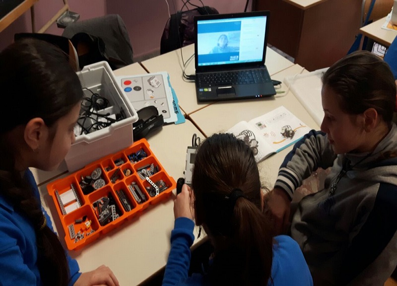 Fondazione TIM con progetto TRIS: portare la scuola a casa dei piccoli malati Fondazione TIM con progetto TRIS: portare la scuola a casa dei piccoli malati
