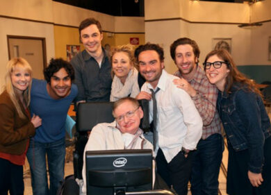 Stephen Hawking è morto. Il cast di The Big Bang Theory ricorda Stephen Hawking