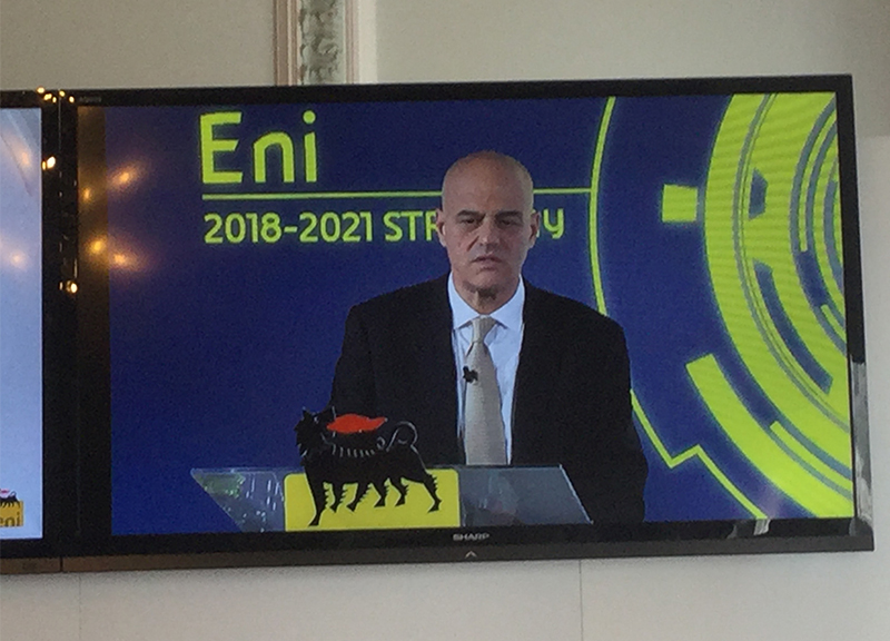 Galleria foto 'Eni, Descalzi aumenta la cedola a 0,83 € (+3,75%). Bene in Borsa, titolo +2%' - foto 1