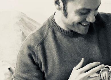 Tiziano Ferro è diventato papà? Ecco la foto con un bebè in braccio