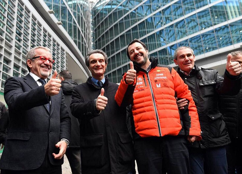 Salvini chiama Di Maio e smentisce Maroni: governo M5S-Lega non impossibile Salvini chiama Di Maio e smentisce Maroni: governo M5S-Lega non impossibile